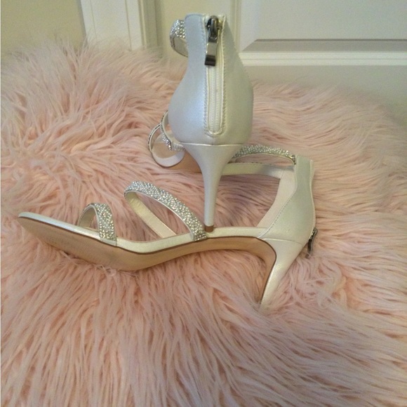 Satin Rhinestone heels - Picture 2 of 3